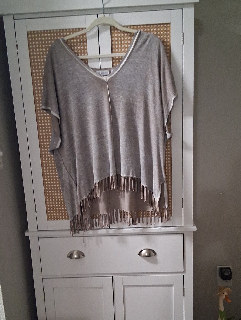 525 America Heather Taupe V‑Neck Knit Top with Cream Trim
